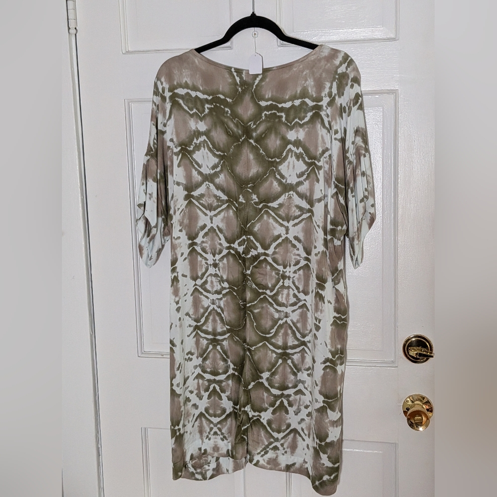 River + Sky Calla Shift Dress Medium Green Tie Dye V-Neck Pockets Rayon Boho - Picture 3 of 4